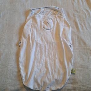 Nested Bean Zen Swaddle Classic 7-18 lbs white with blue design